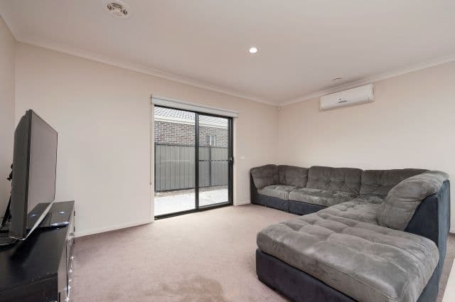 37 Millicent Drive, Craigieburn VIC 3064, Craigieburn - Thumbnail 3