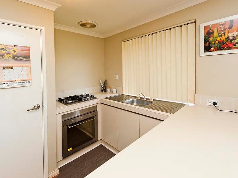61 The Avenue, WARNBRO WA 6169, Warnbro - Thumbnail 2