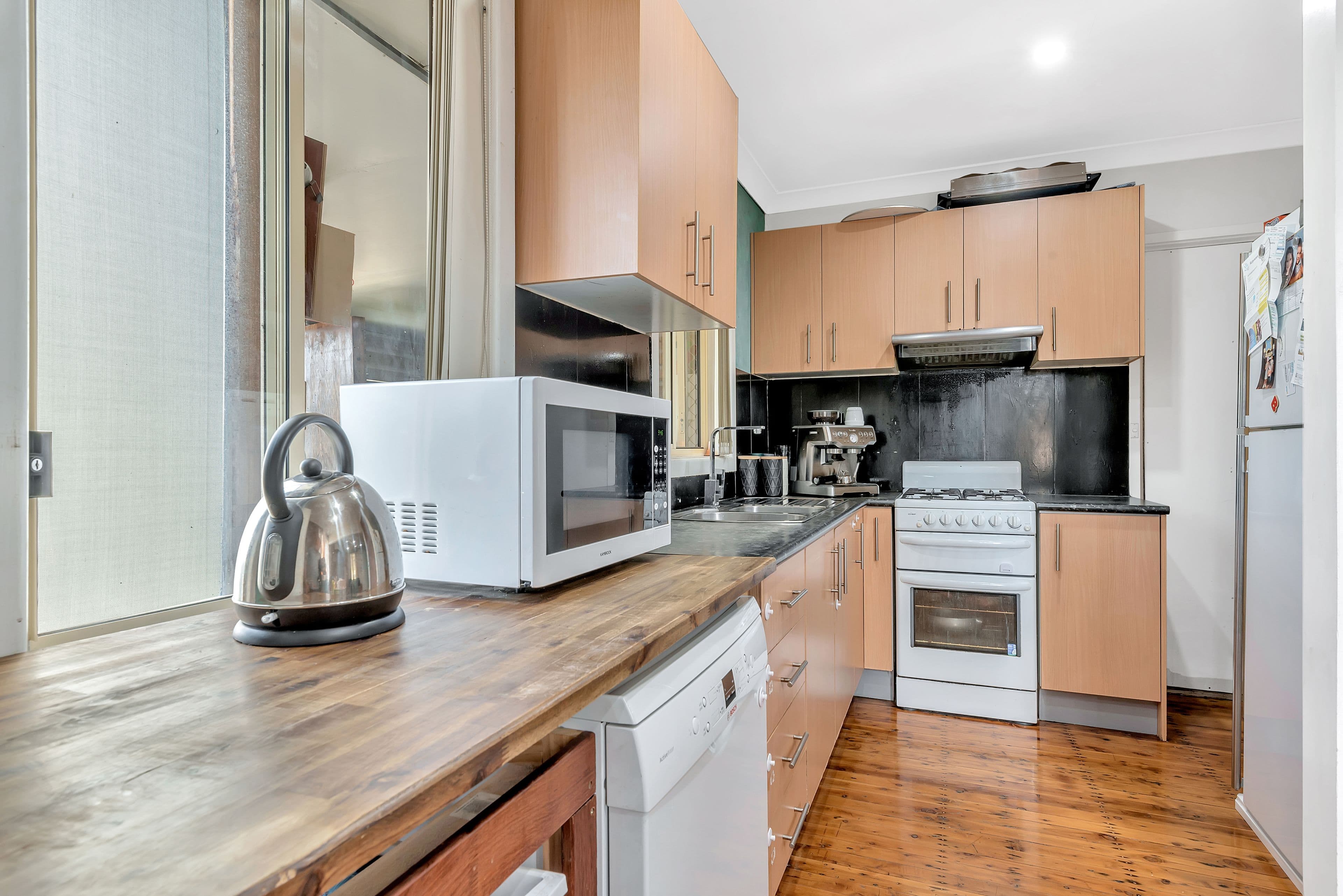6 Leigh Place, Ashcroft - Thumbnail 3