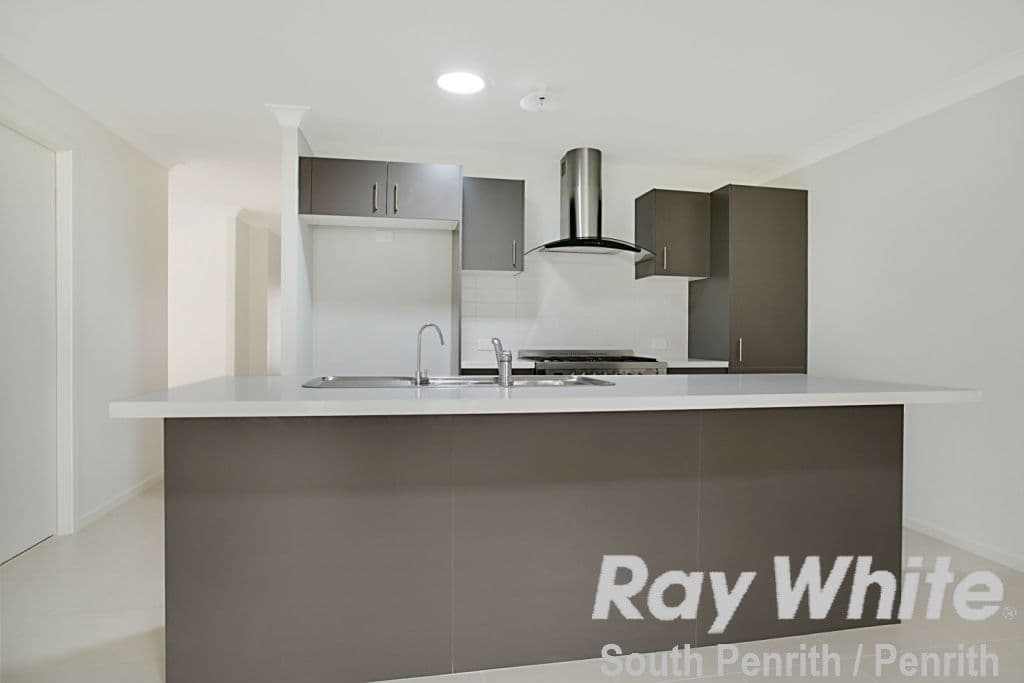 16 Juliana Street, Jordan Springs - Thumbnail 2