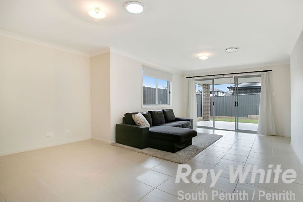 16 Juliana Street, Jordan Springs - Thumbnail 3