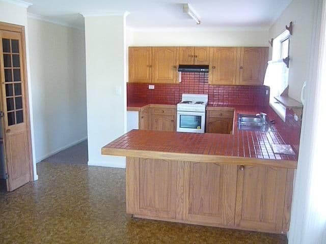 16 Avalon Court, STRATHPINE QLD 4500, Strathpine - Thumbnail 2