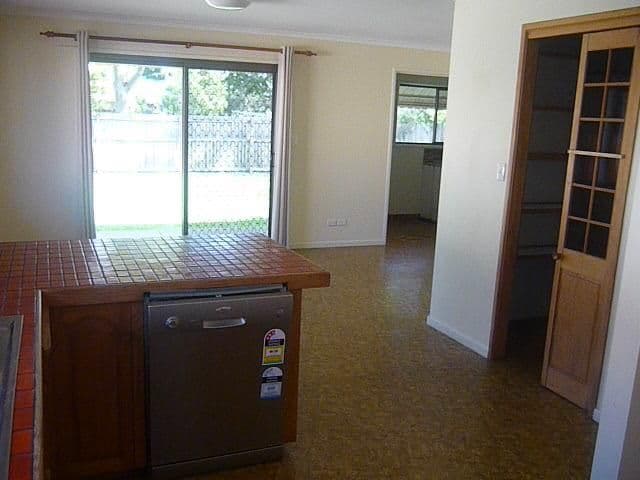 16 Avalon Court, STRATHPINE QLD 4500, Strathpine - Thumbnail 3