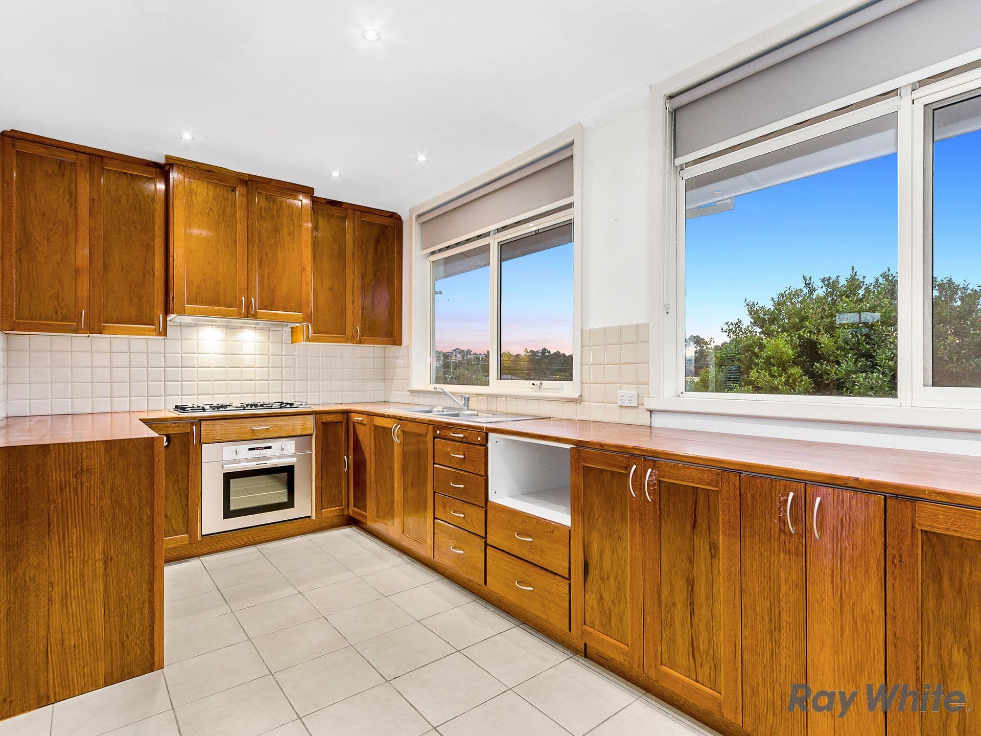 2 Louise Court, Doncaster VIC 3108, Doncaster - Thumbnail 3