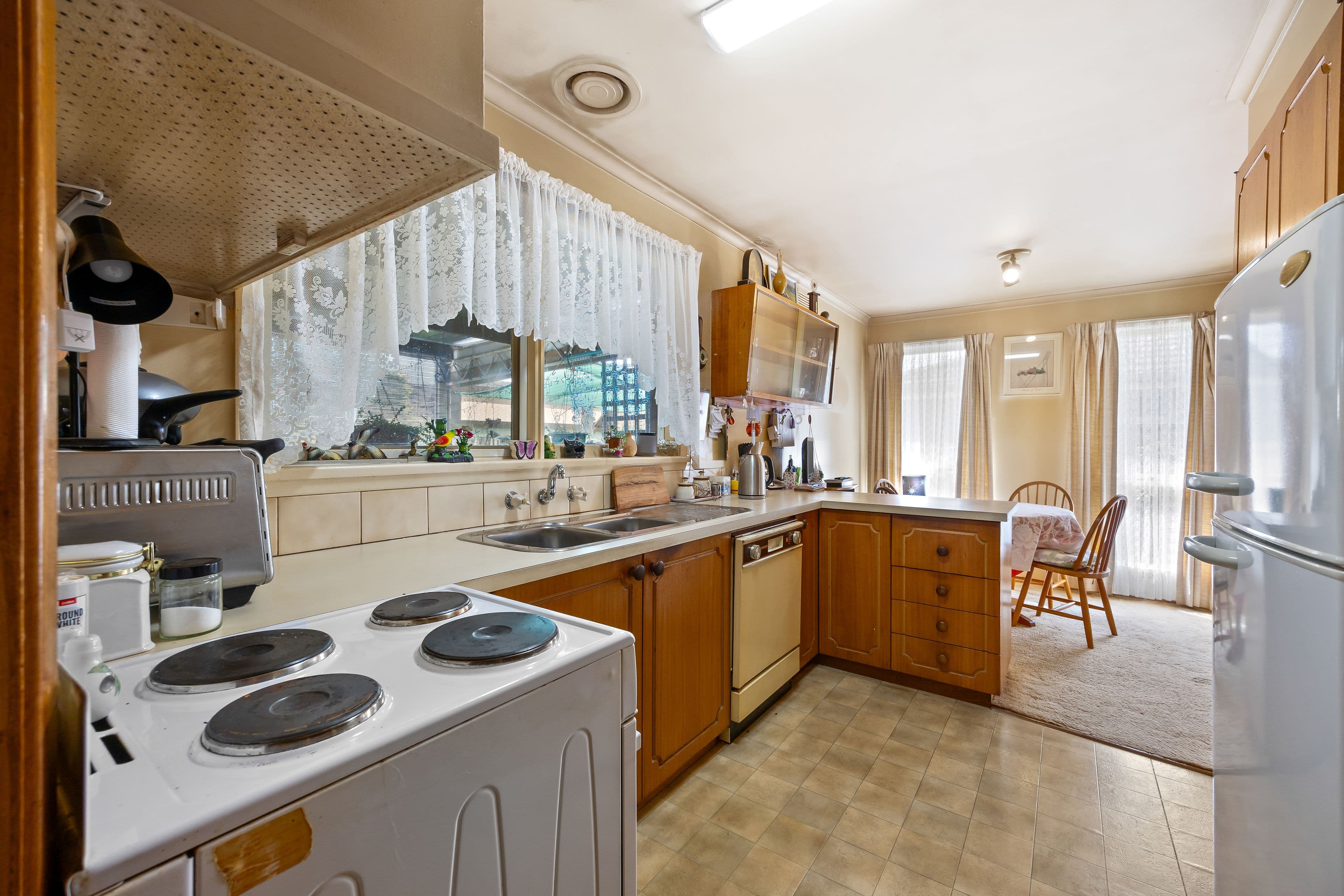 35 Malmesbury Street, Wendouree VIC 3355, Wendouree - Thumbnail 2