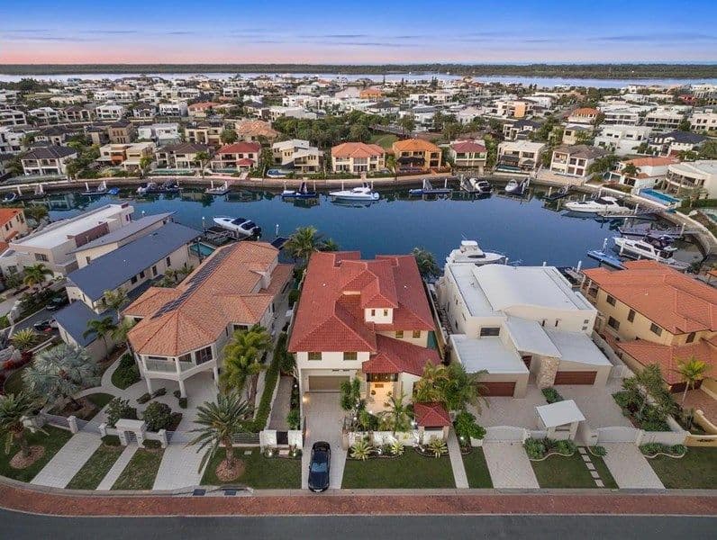 9 King James Court, Sovereign Islands QLD 4216, Paradise Point - Thumbnail 2