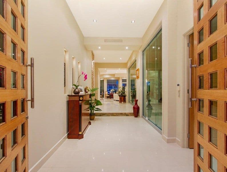 9 King James Court, Sovereign Islands QLD 4216, Paradise Point - Thumbnail 3
