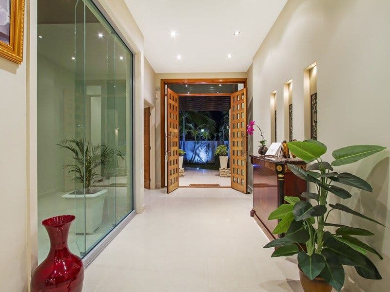 9 King James Court, Sovereign Islands QLD 4216, Paradise Point - Thumbnail 4
