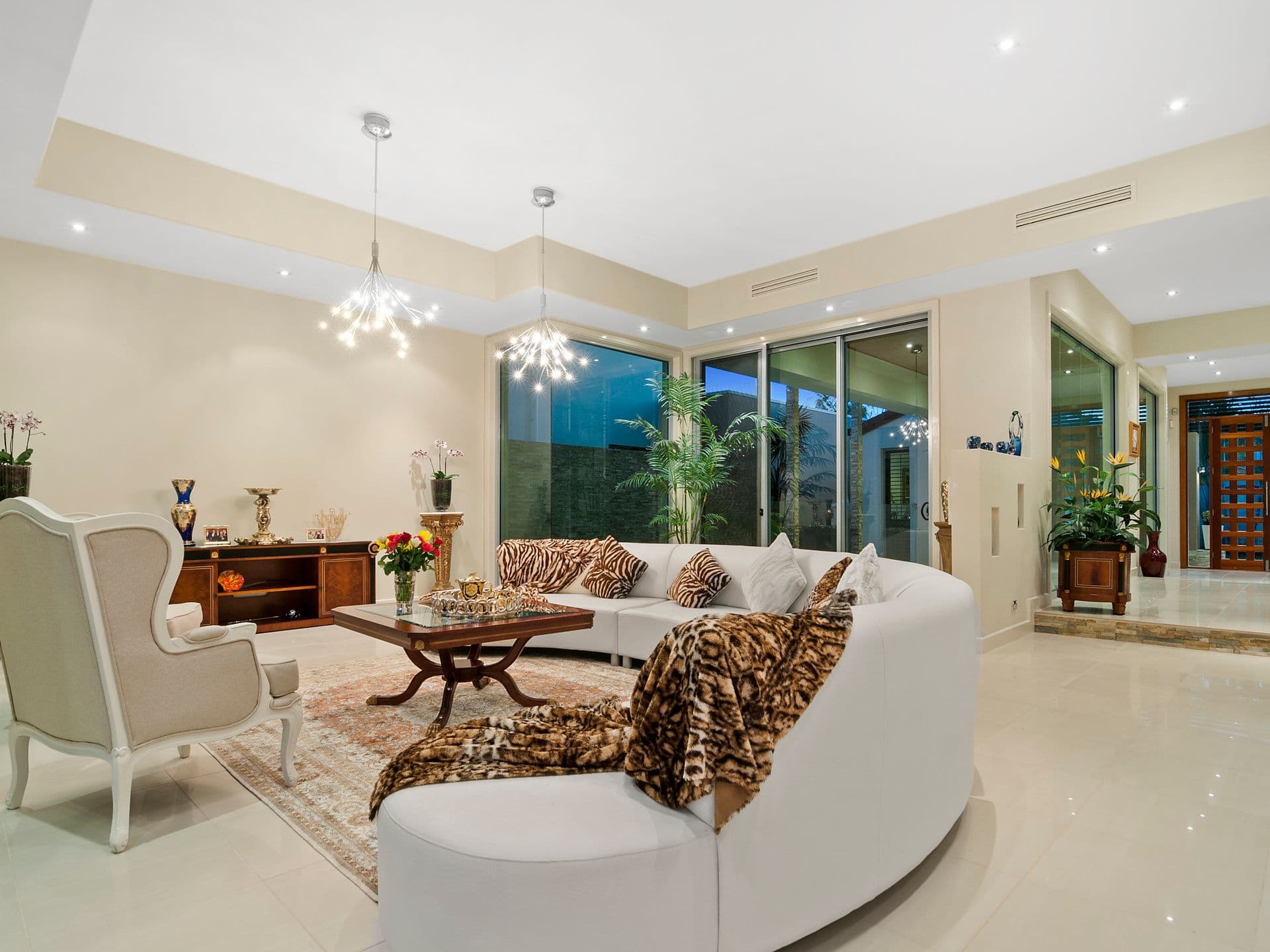 9 King James Court, Sovereign Islands QLD 4216, Paradise Point - Thumbnail 6
