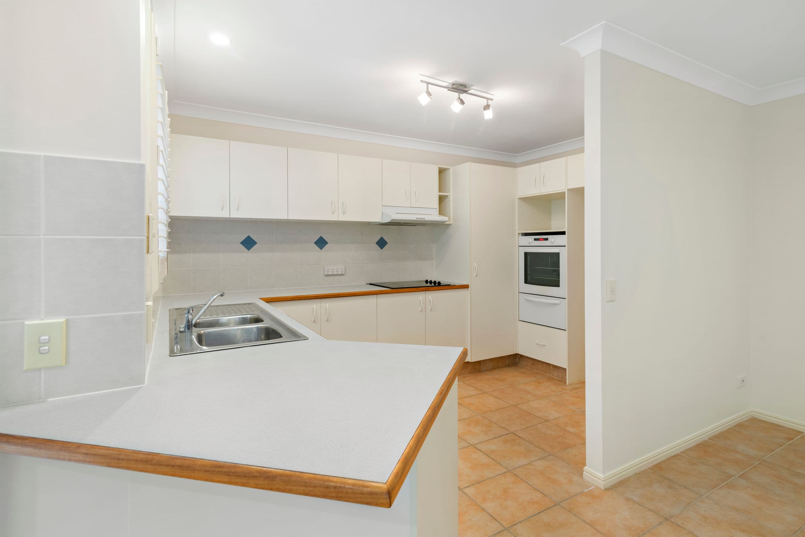 13 Typha Place, Elanora QLD 4221, Elanora - Thumbnail 3