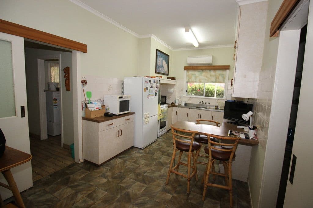 3 Jemison Street, Waikerie SA 5330, Waikerie - Thumbnail 3