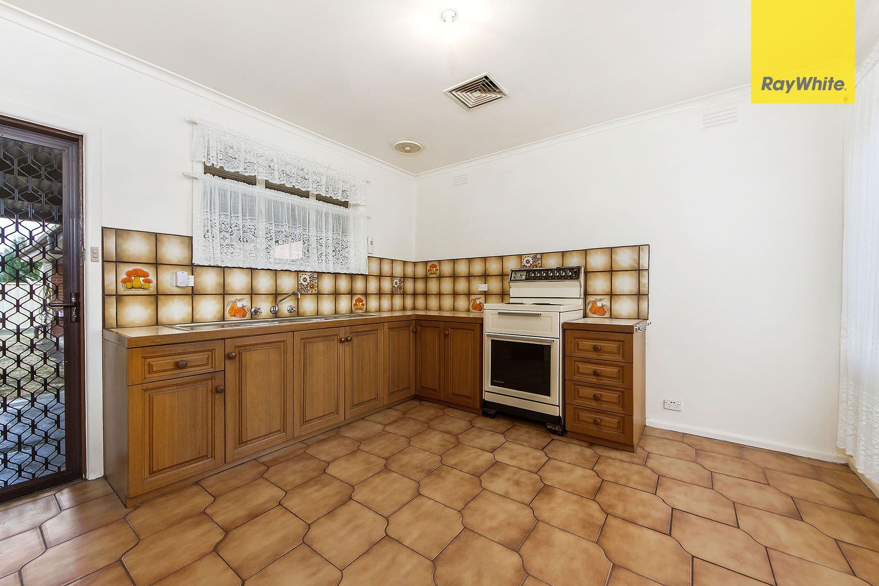 39 Leslie Street, St Albans VIC 3021, St Albans - Thumbnail 3