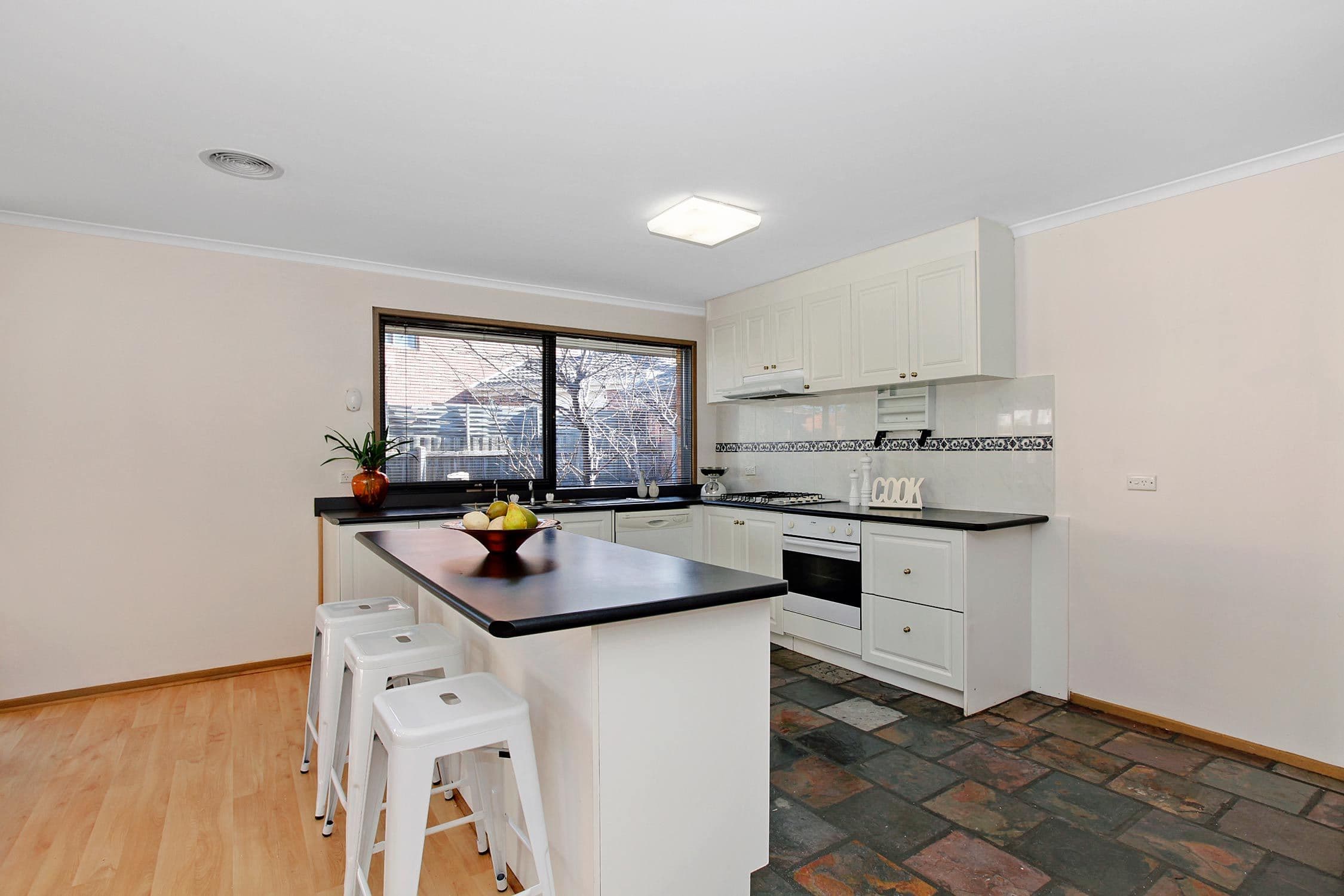 29 Lady Penrhyn Avenue, MILL PARK VIC 3082, Mill Park - Thumbnail 8