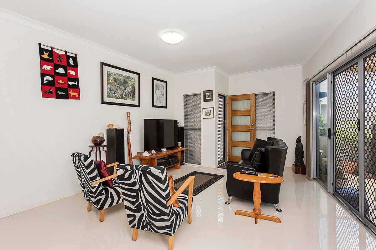 42 Embie Street, Holland Park West QLD 4121, Holland Park West - Thumbnail 3