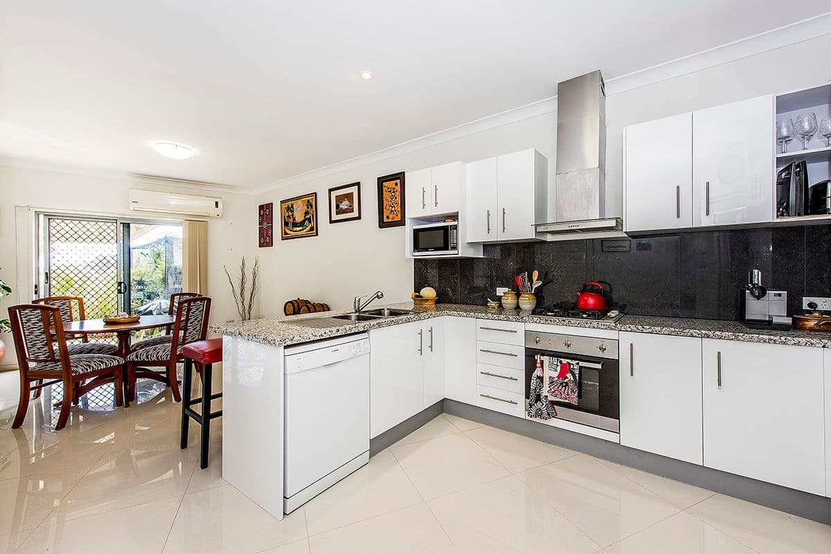 42 Embie Street, Holland Park West QLD 4121, Holland Park West - Thumbnail 6