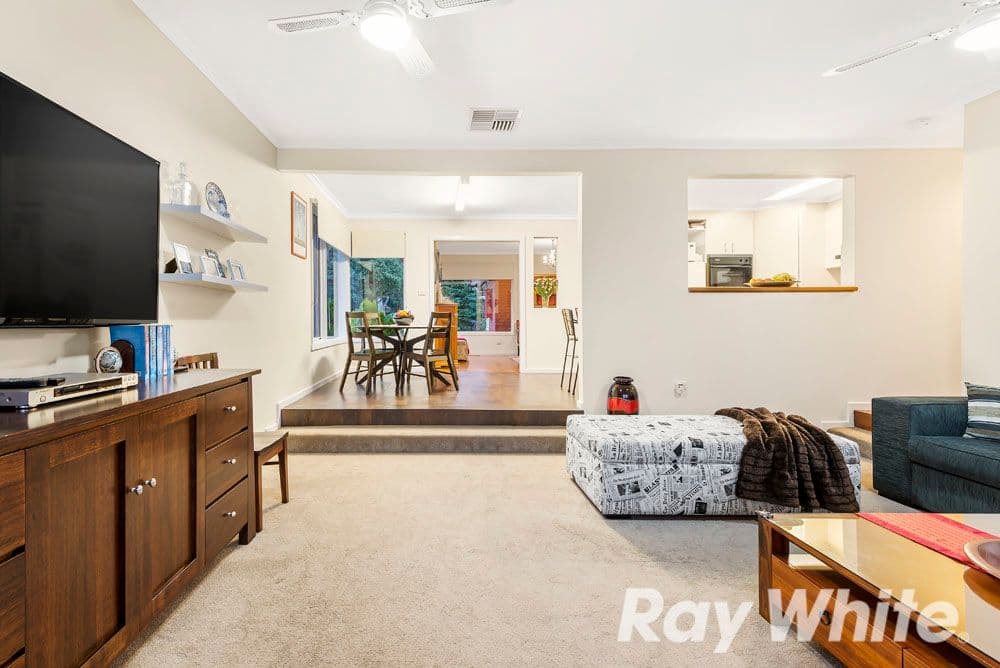 5 Balmoral Court, Glen Waverley VIC 3150, Glen Waverley - Thumbnail 2