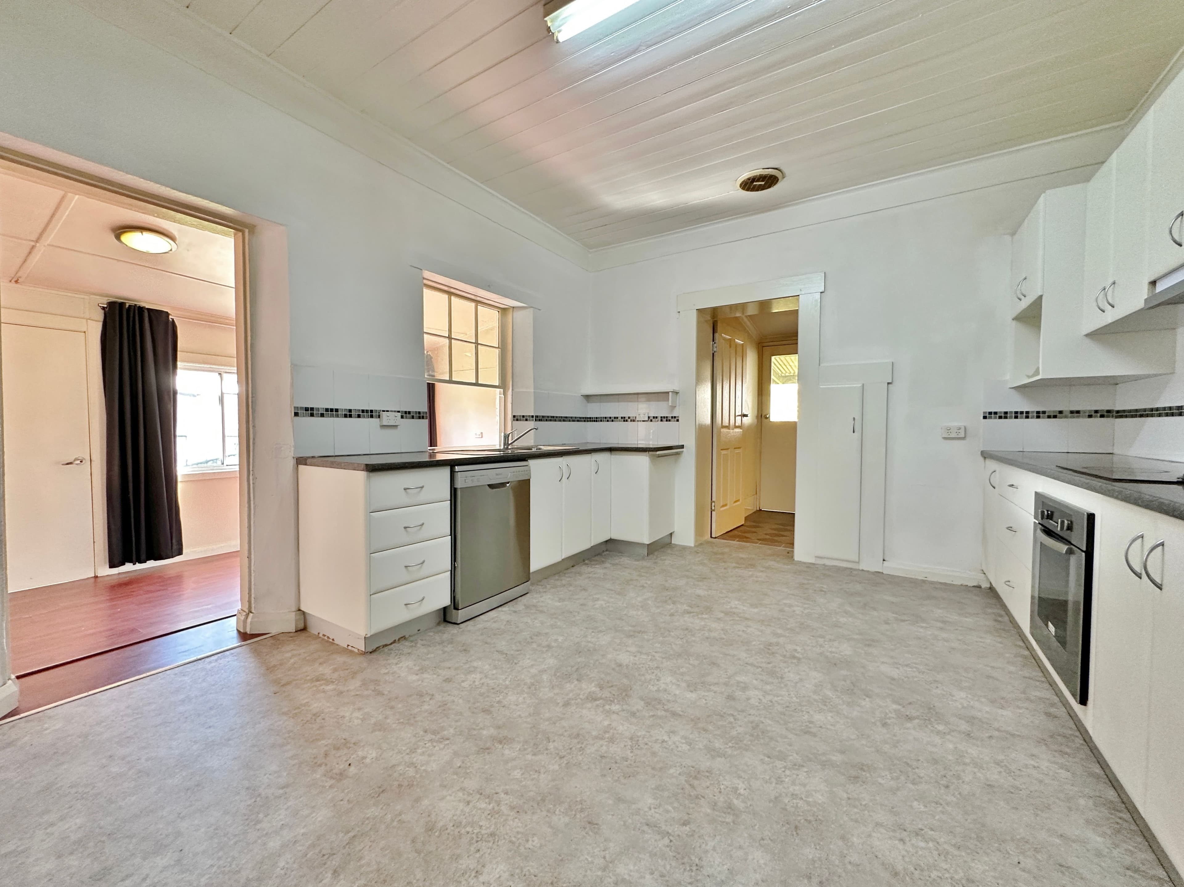 25 Gordon Street, Young NSW 2594, Young - Thumbnail 4