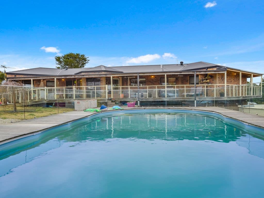 100 Donovans Road, Woodend VIC 3442, Woodend North - Thumbnail 2