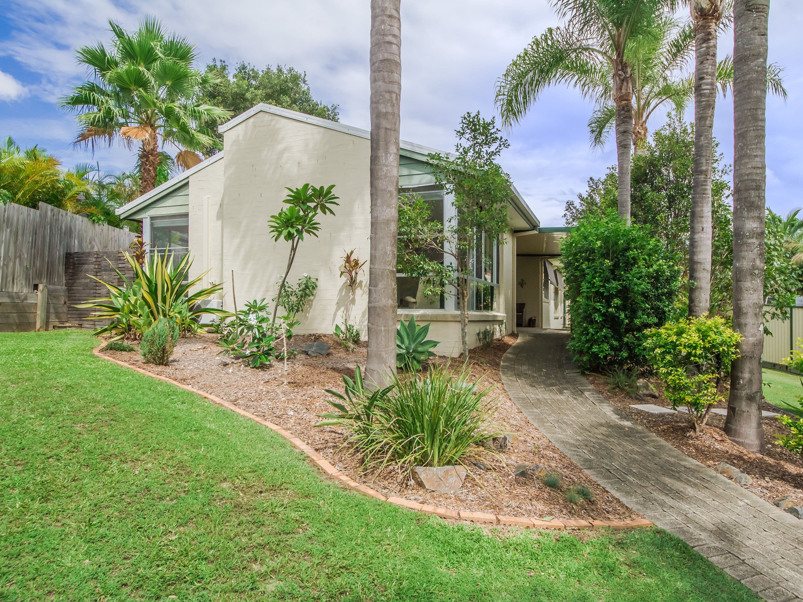 39 Huntingdale Crescent, Robina QLD 4226, Robina - Thumbnail 2