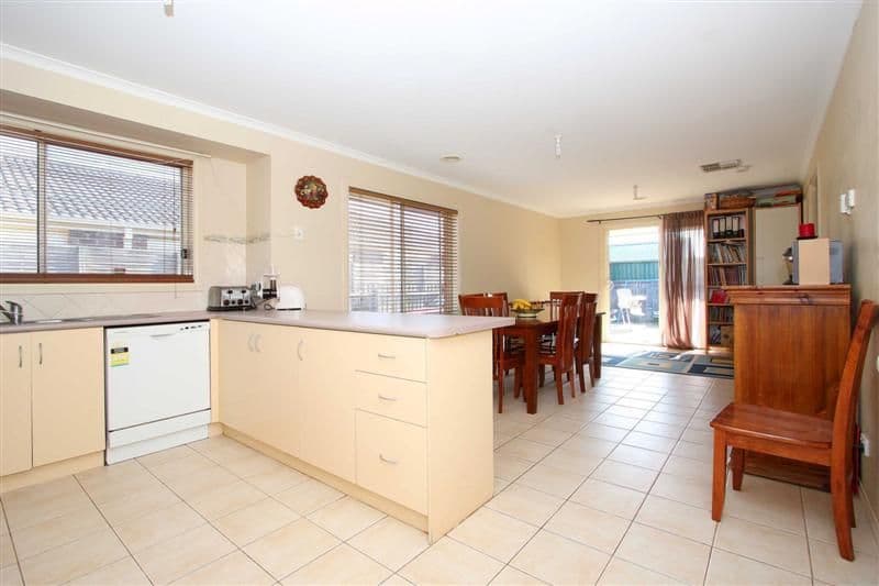 40 Meade Way, SYDENHAM VIC 3037, Sydenham - Thumbnail 2