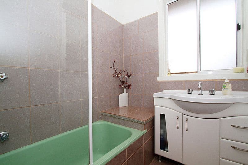 102 Winter Crescent, RESERVOIR VIC 3073, Reservoir - Thumbnail 4