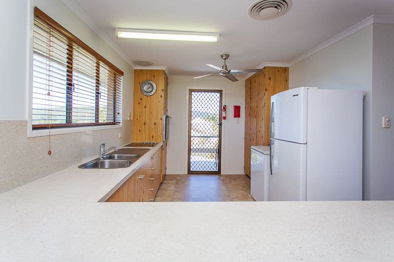 31 Leslie Street, SARINA QLD 4737, Sarina - Thumbnail 3