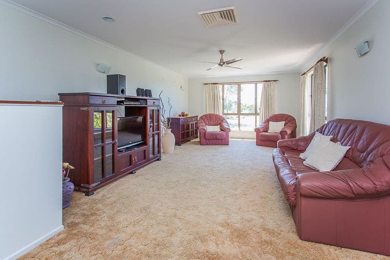31 Leslie Street, SARINA QLD 4737, Sarina - Thumbnail 8
