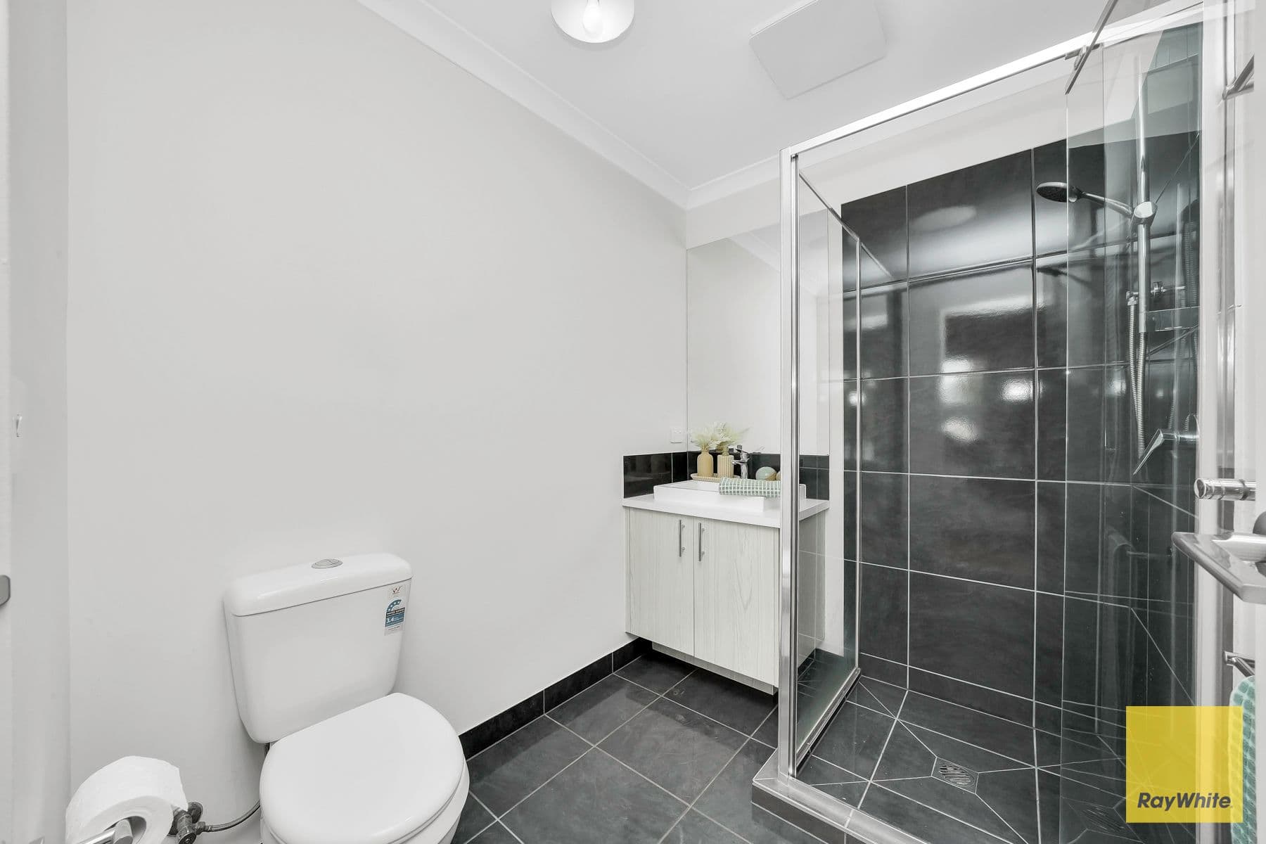 8 Blackscroft Road, THORNHILL PARK VIC 3335, Thornhill Park - Thumbnail 3