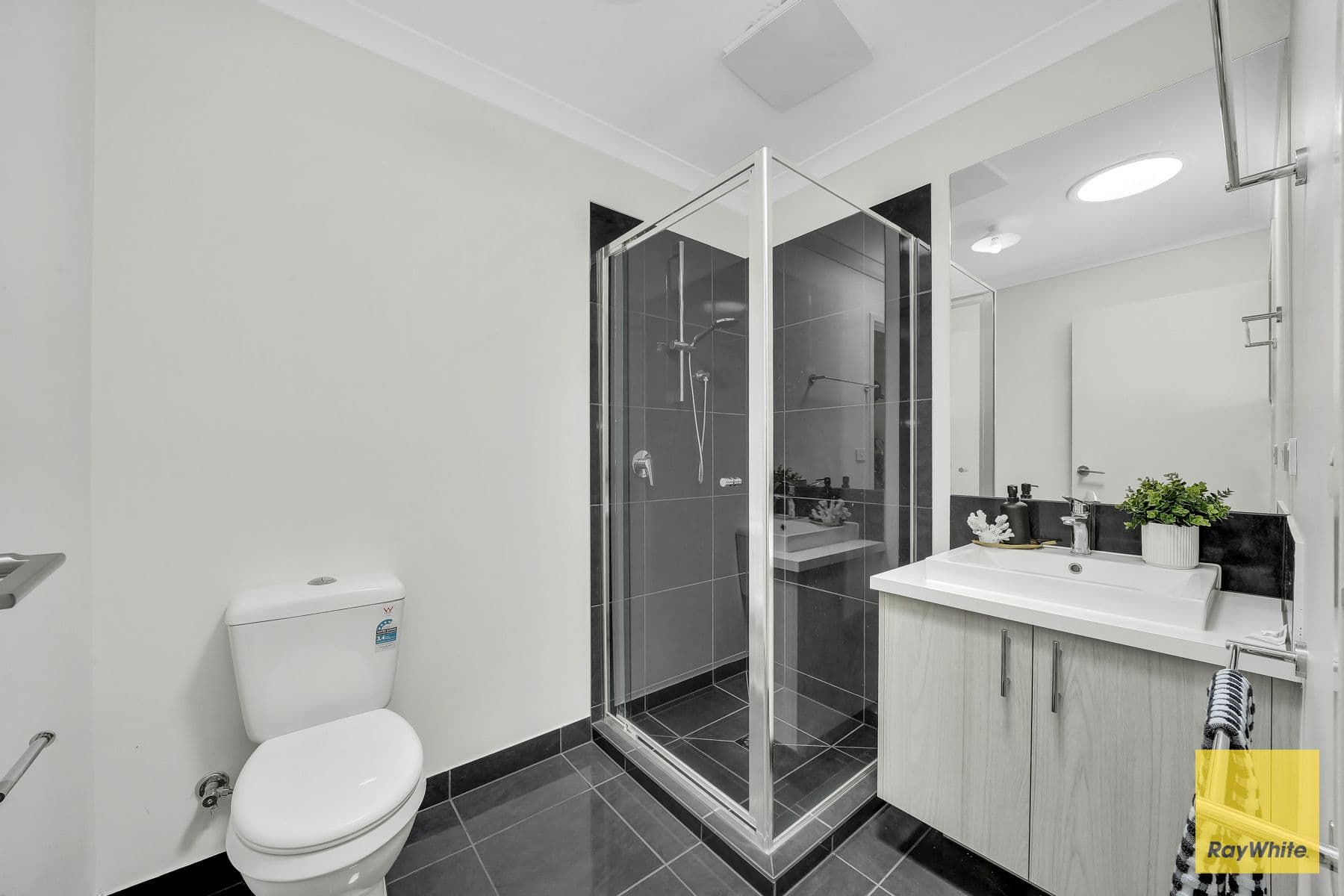 8 Blackscroft Road, THORNHILL PARK VIC 3335, Thornhill Park - Thumbnail 4