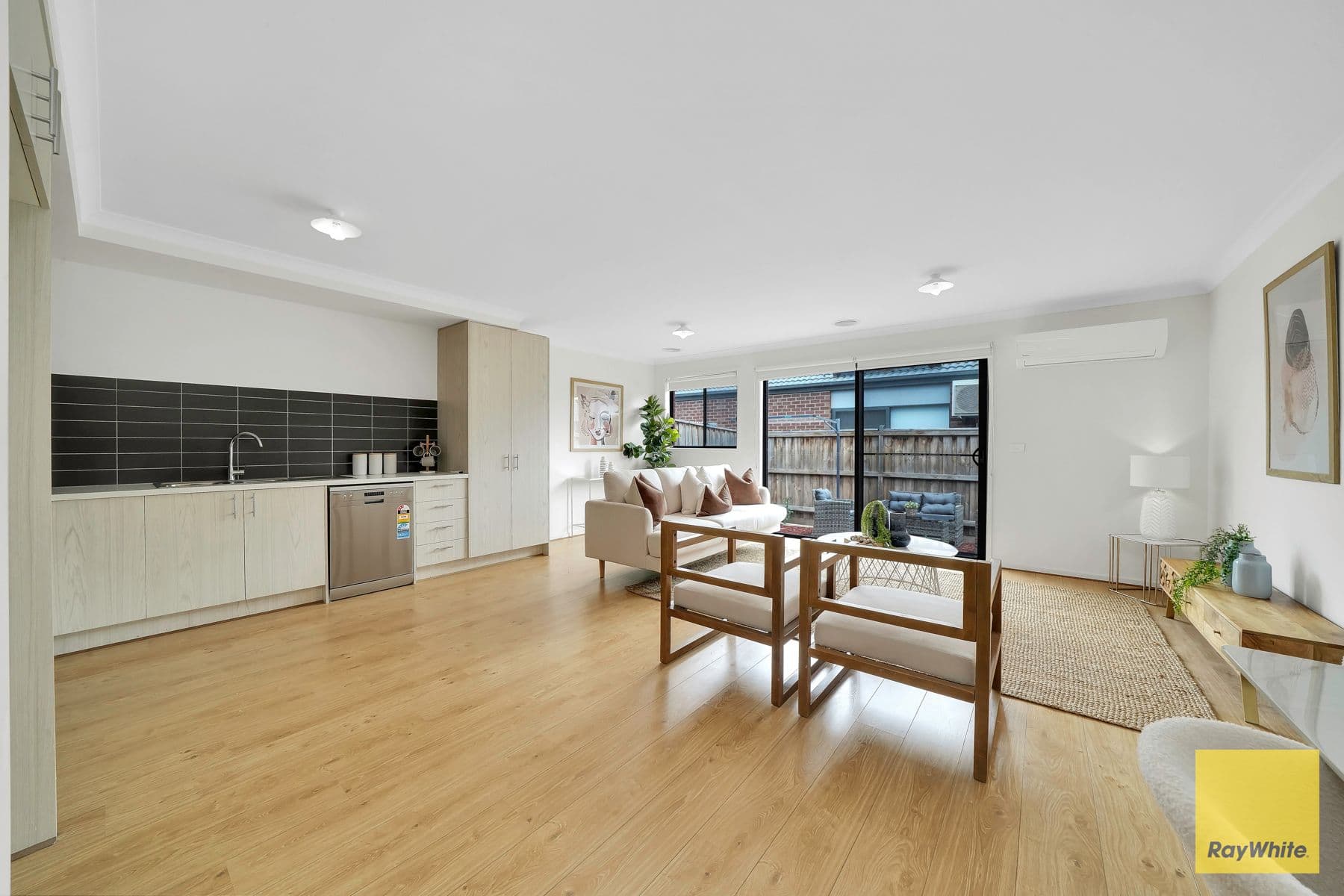 8 Blackscroft Road, THORNHILL PARK VIC 3335, Thornhill Park - Thumbnail 8