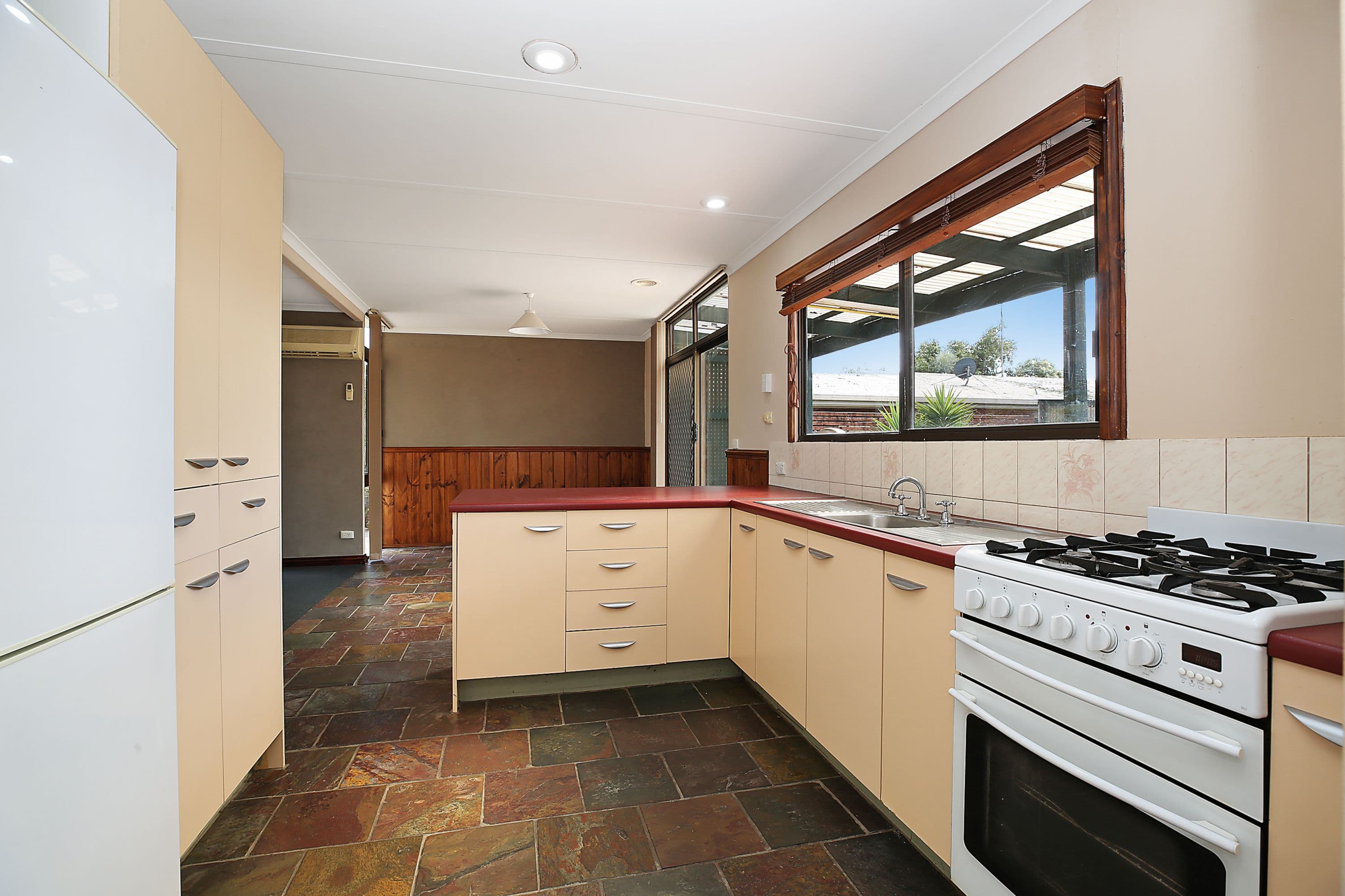 14 McLennan Street, Colac VIC 3250, Colac - Thumbnail 4