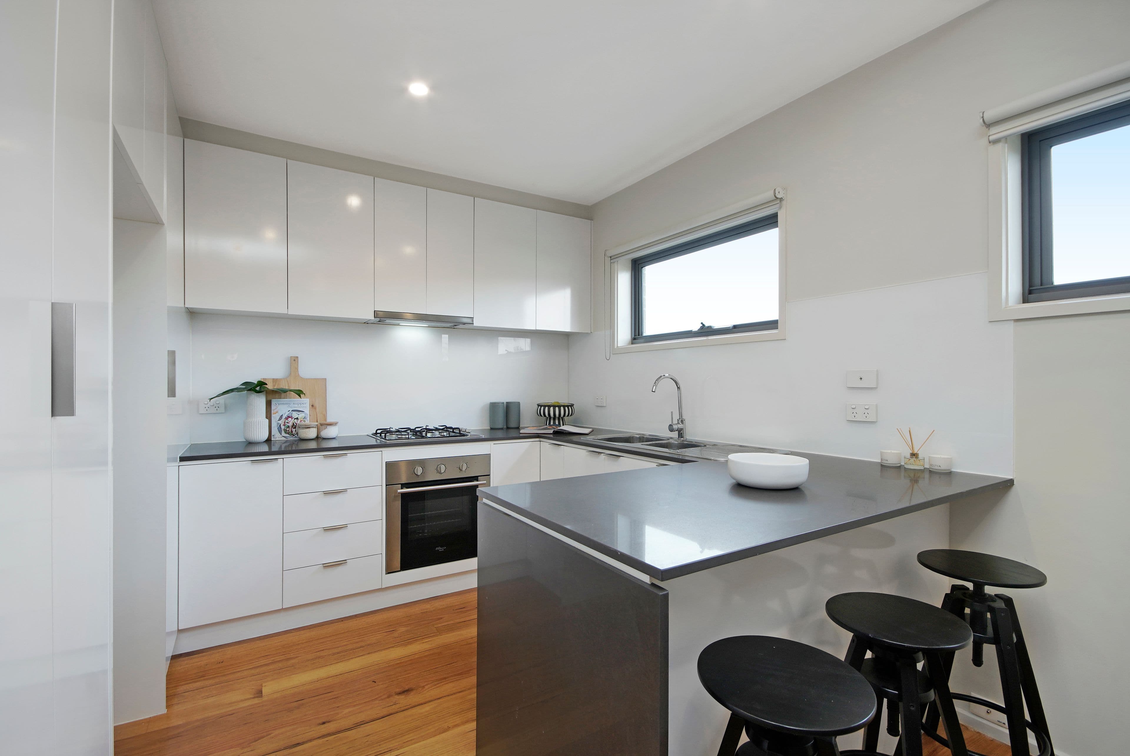 12 Dennis Street, Reservoir VIC 3073, Reservoir - Thumbnail 4