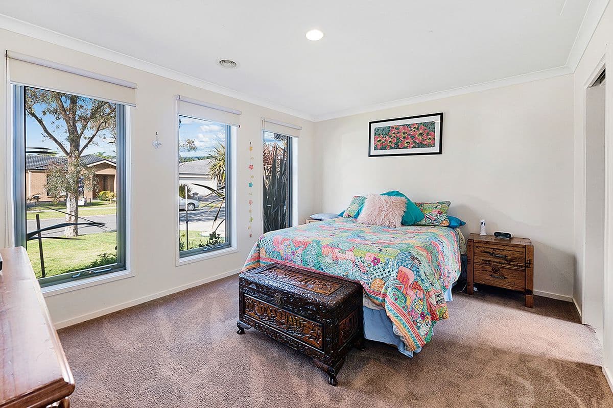 11 Maddock Drive, Cranbourne East VIC 3977, Cranbourne East - Thumbnail 3