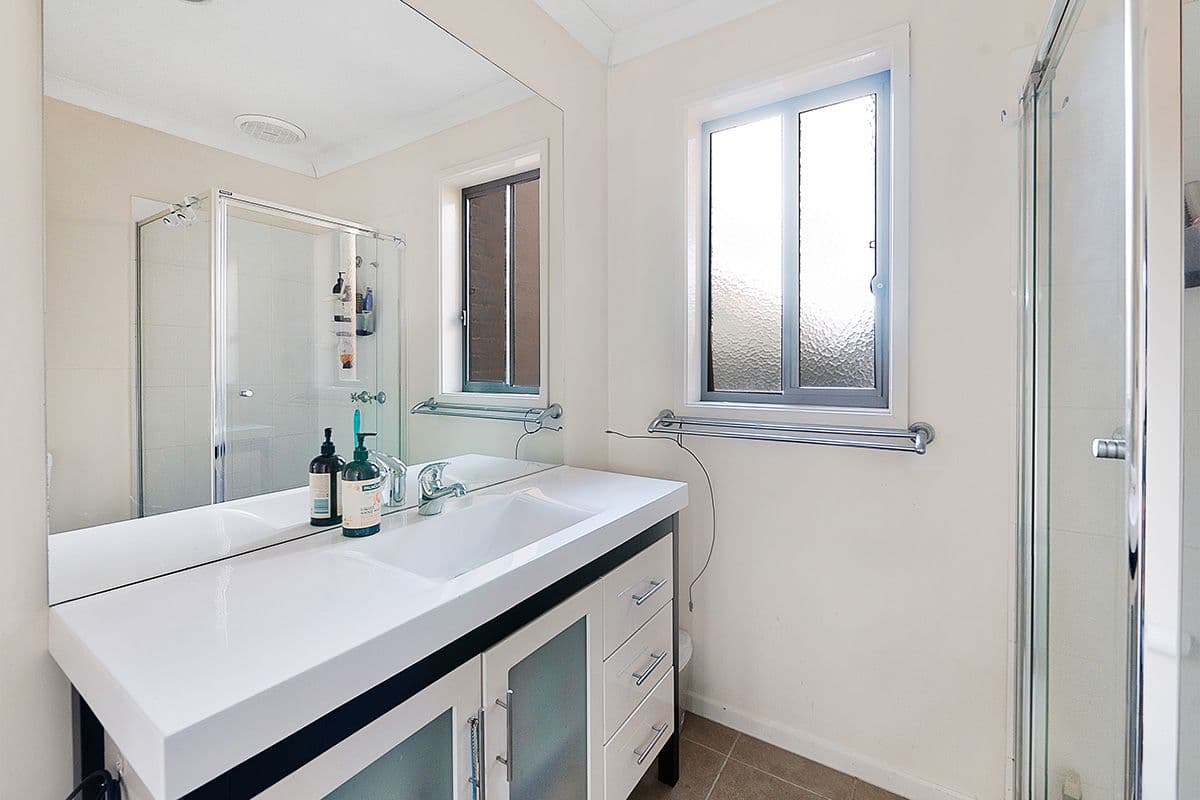 11 Maddock Drive, Cranbourne East VIC 3977, Cranbourne East - Thumbnail 4