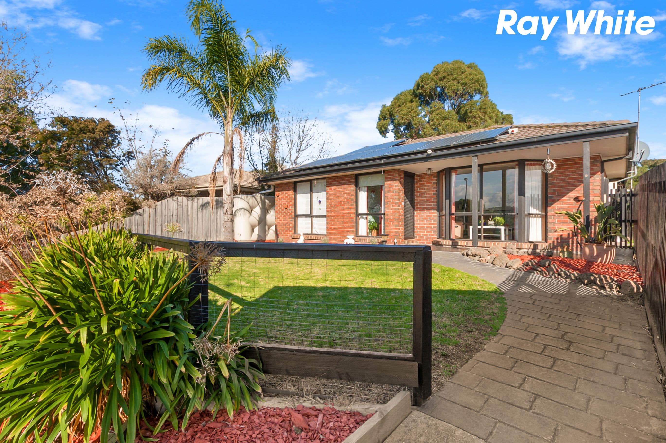 5 Dobson Court, Pakenham VIC 3810, Pakenham - Thumbnail 2