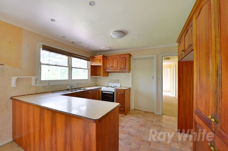 24 McComb Crescent, BAYSWATER VIC 3153, Bayswater - Thumbnail 2