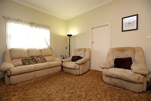 16 Flinders Road, GEORGES HALL NSW 2198, Georges Hall - Thumbnail 4
