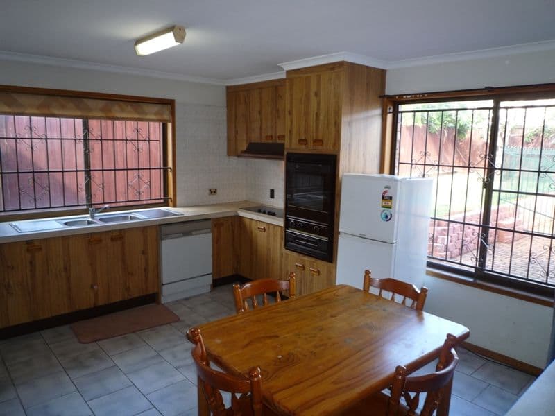 37 SHYLOCK Crescent, SUNNYBANK HILLS QLD 4109, Sunnybank Hills - Thumbnail 3
