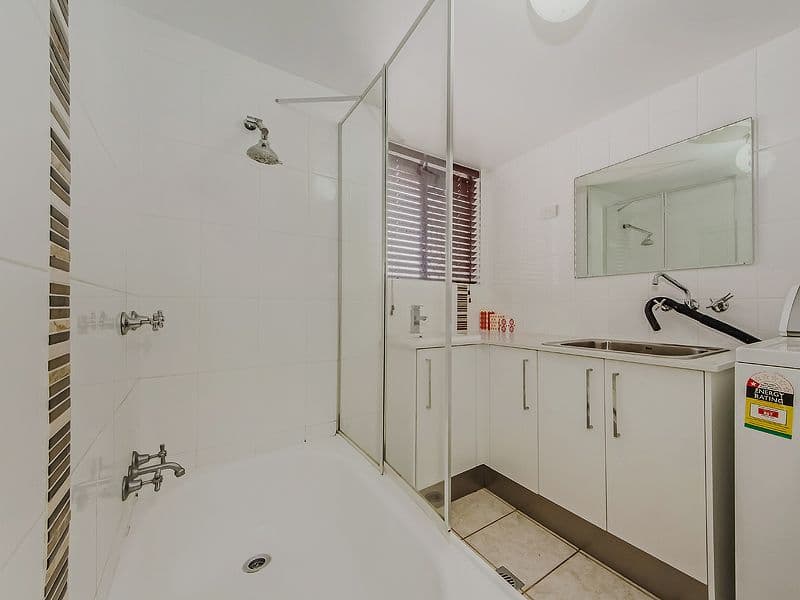 46 Oceanic Drive, MERMAID WATERS QLD 4218, Mermaid Waters - Thumbnail 2
