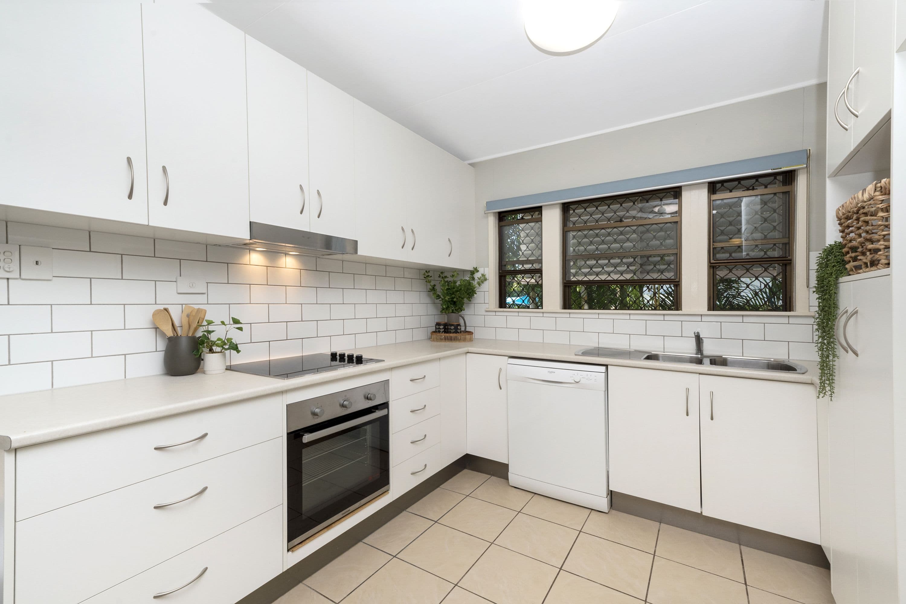 21 Surrey Street, Hyde Park QLD 4812, Hyde Park - Thumbnail 4