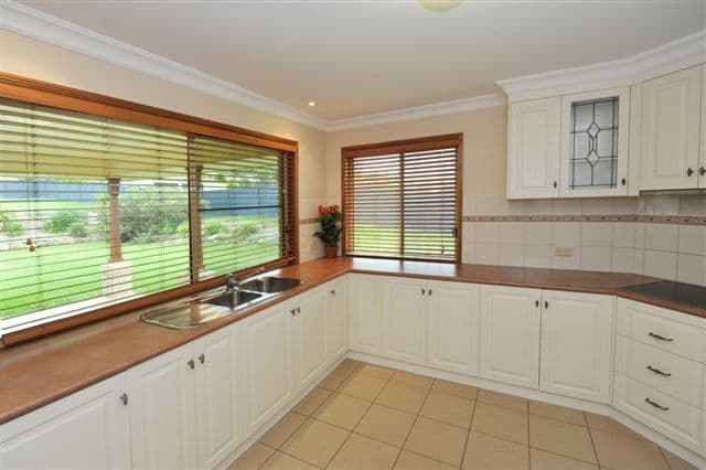 30 Catherine Crescent, KINGSTHORPE QLD 4400, Kingsthorpe - Thumbnail 2