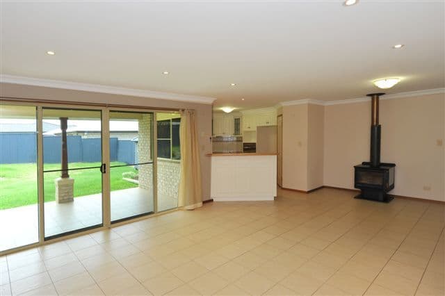 30 Catherine Crescent, KINGSTHORPE QLD 4400, Kingsthorpe - Thumbnail 4
