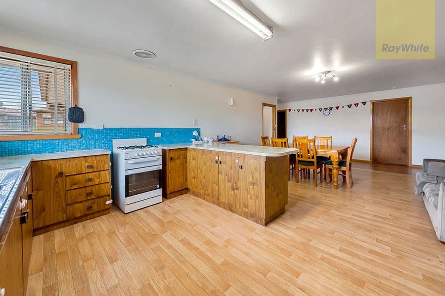 30 Langdon Crescent, Craigieburn VIC 3064, Craigieburn - Thumbnail 4
