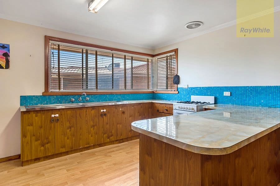 30 Langdon Crescent, Craigieburn VIC 3064, Craigieburn - Thumbnail 5