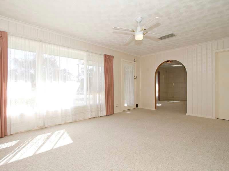4 Whinstone Avenue, Clyde, VIC, 3978, Clyde - Thumbnail 2