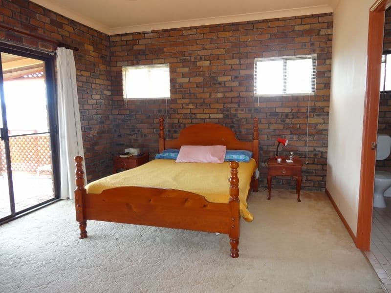24 Cutter Street, RUSSELL ISLAND QLD 4184, Russell Island - Thumbnail 5