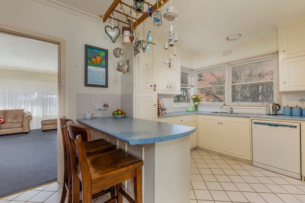 10 Wilsons Road, Newcomb VIC 3219, Newcomb - Thumbnail 2