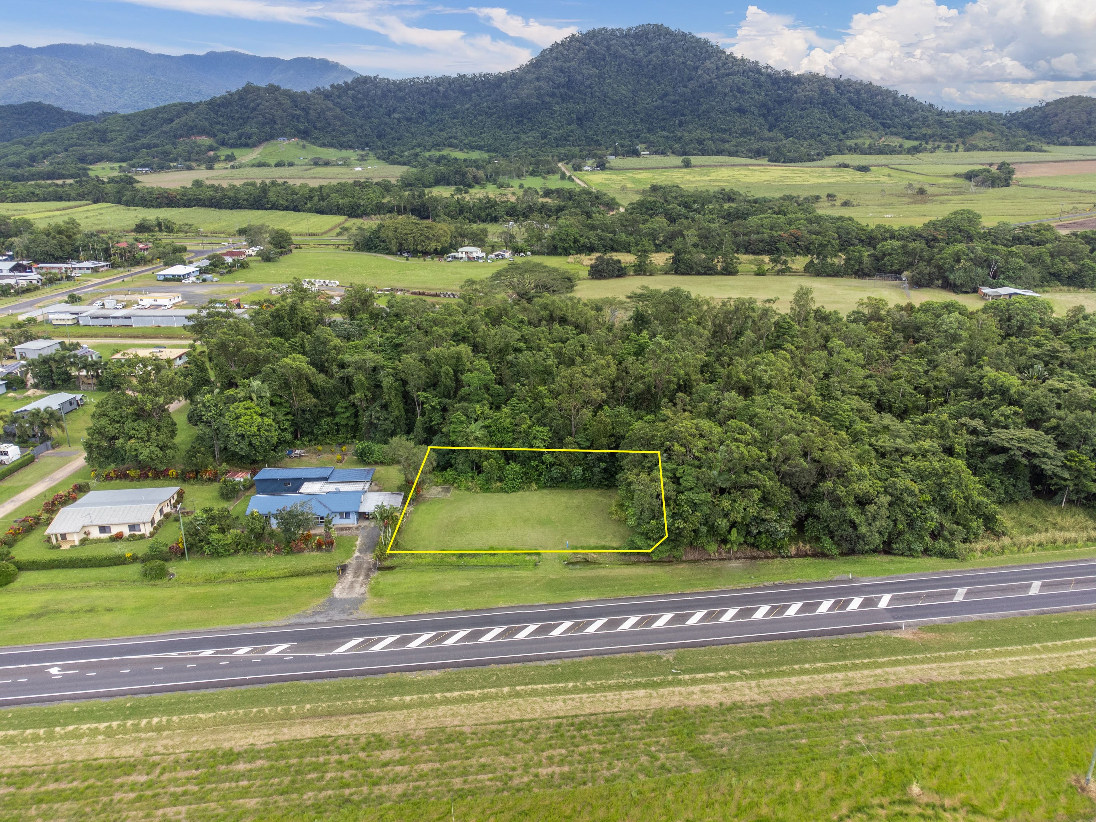 33 Bruce Highway, El Arish QLD 4855, El Arish - Thumbnail 2