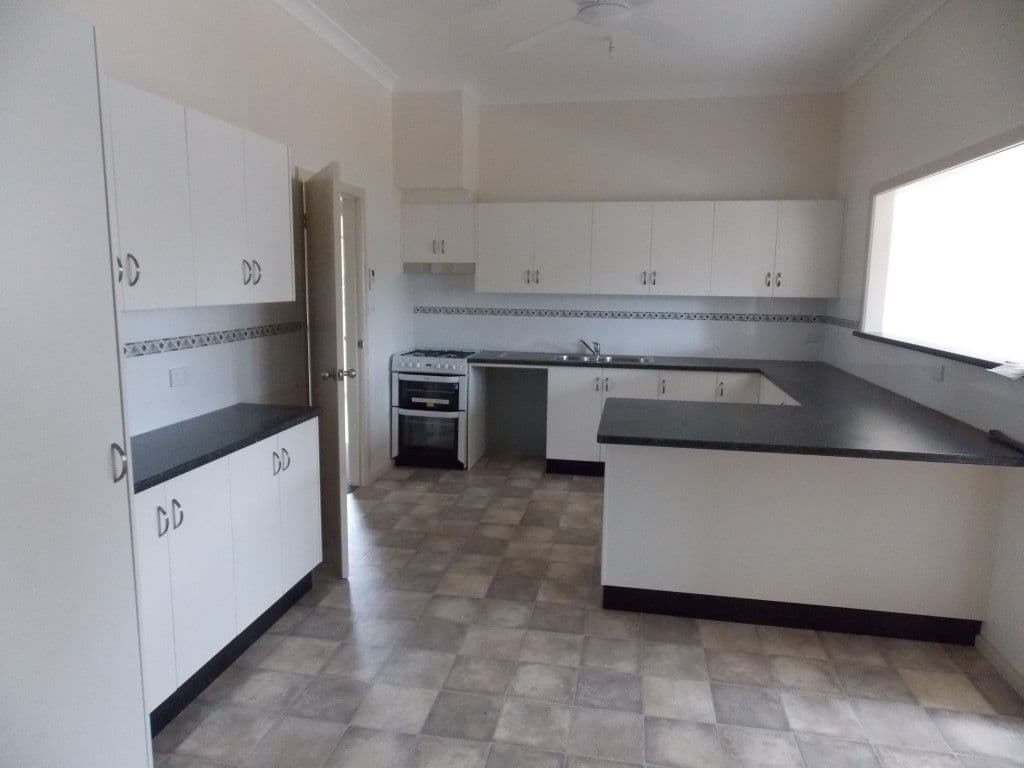 56 Dalton Street, PARKES NSW 2870, Parkes - Thumbnail 2