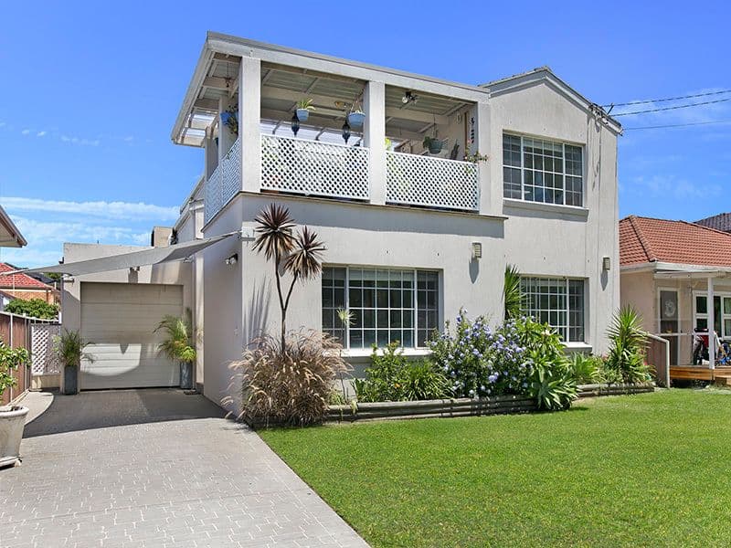 49 Lynwen Crescent, Banksia - Image 1